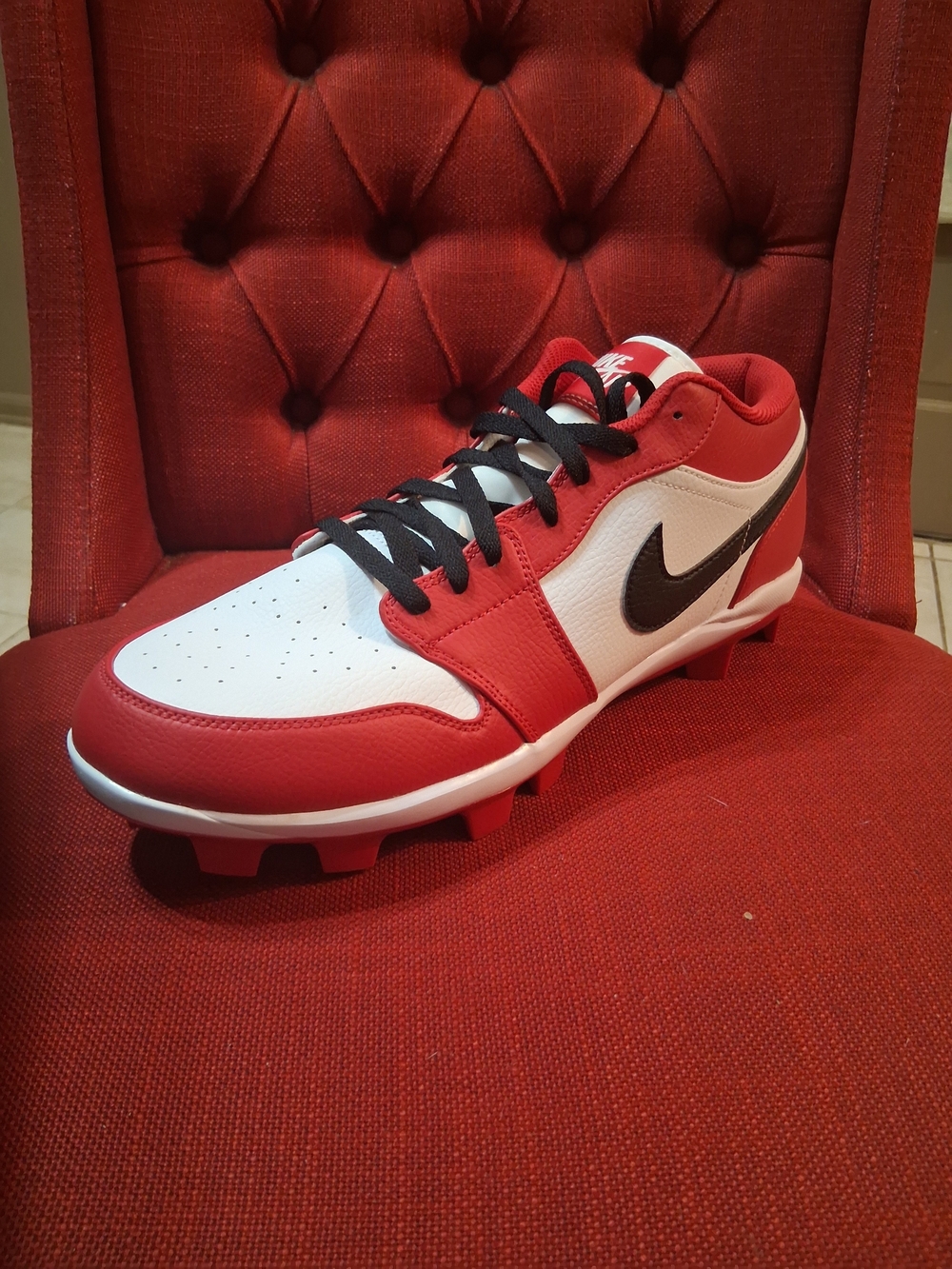 Nike Men’s Red and White Low-Top Cleats - Picture 3 of 5